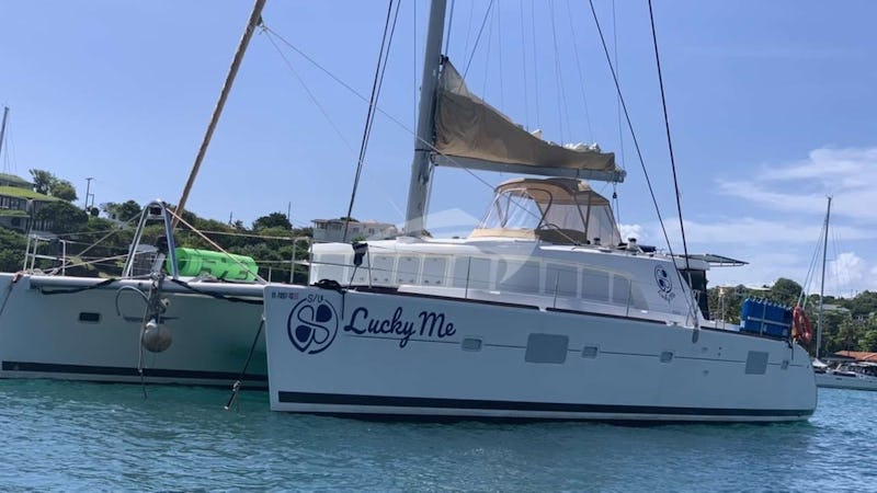 Yacht Charter LUCKY ME