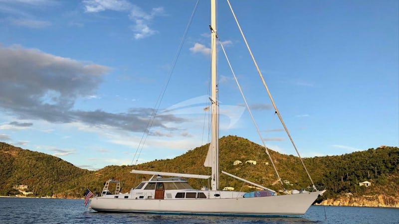 Yacht Charter AUGUST MAVERICK