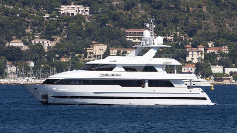 Yacht Charter CASTELLINA