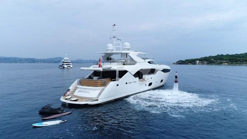 Yacht Charter MAORO