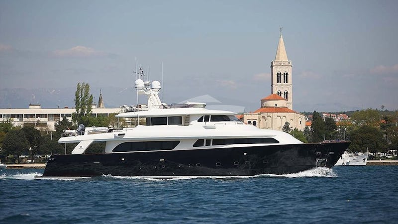 Yacht Charter KLOBUK