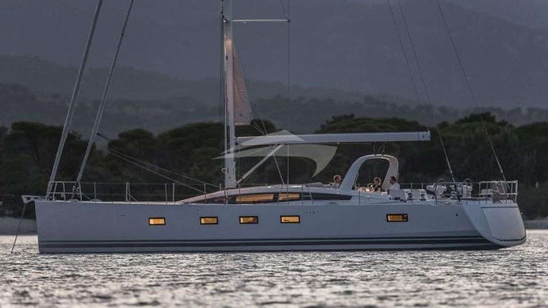 Yacht Charter MOONDANCE