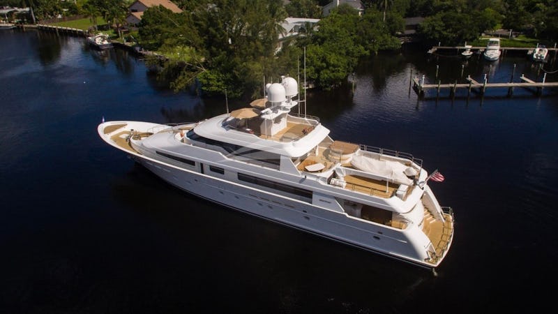 Yacht Charter RELENTLESS