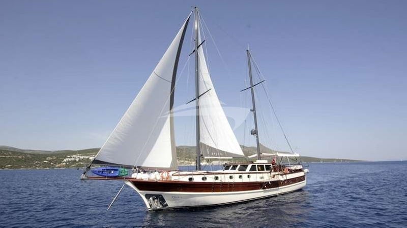 Yacht Charter ZEYNOS