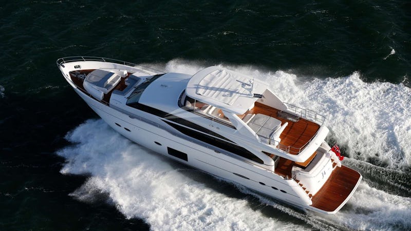 Yacht Charter J4
