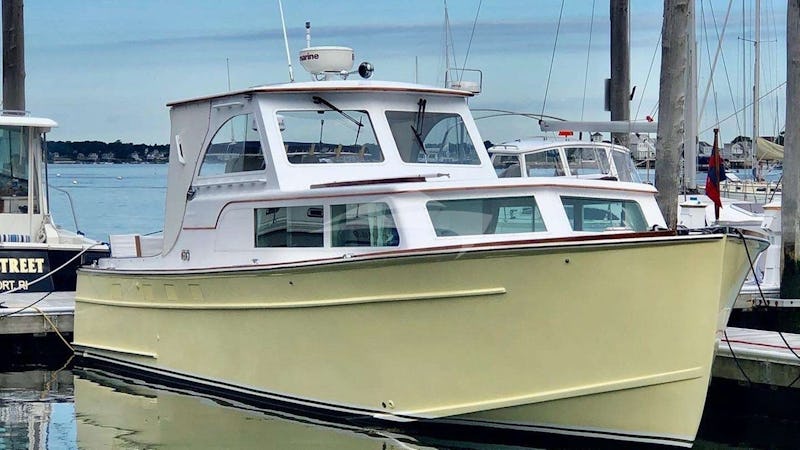 Yacht Charter PEACEFUL
