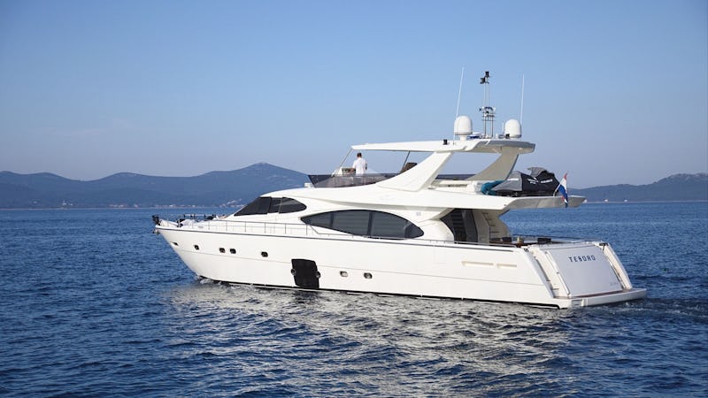 Yacht Charter TESORO