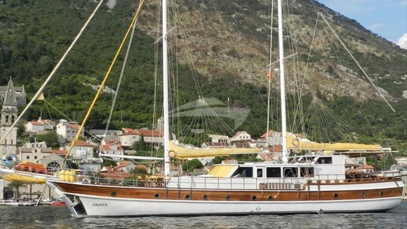 Yacht Charter HALCYON