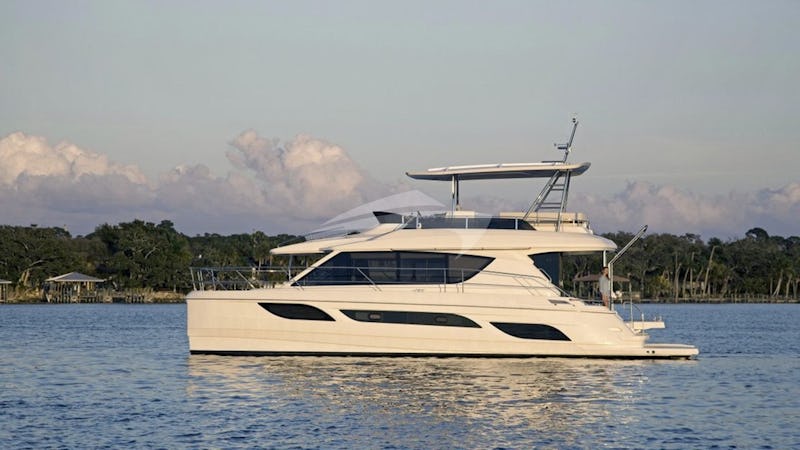 Yacht Charter VYVO
