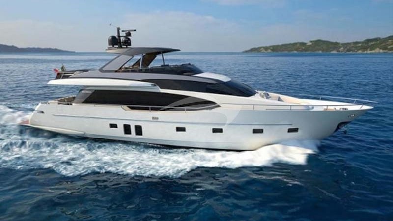 Yacht Charter LUCKY