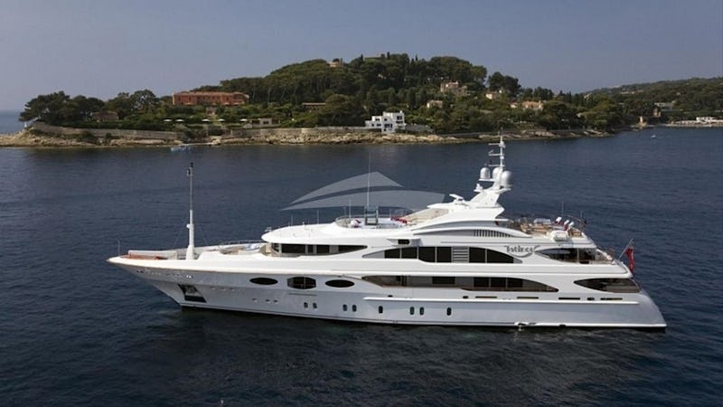 Yacht Charter LATITUDE