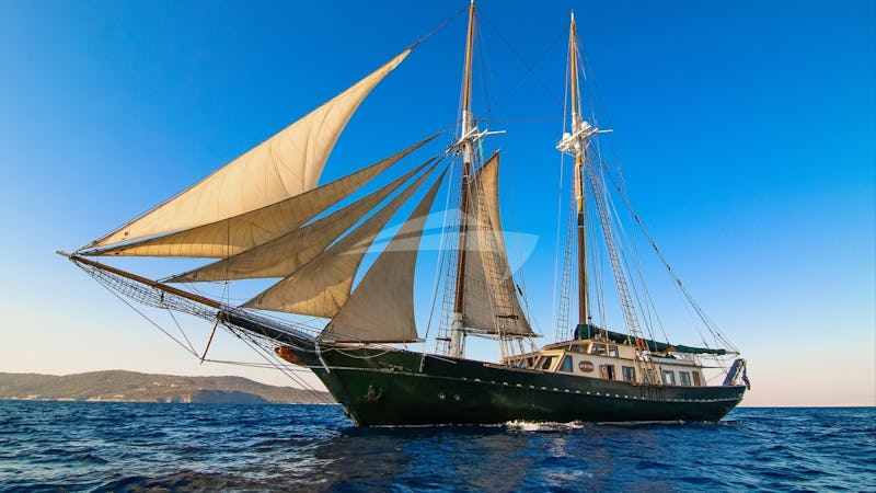 Yacht Charter ARKTOS