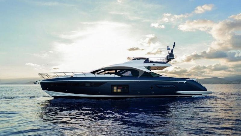Yacht Charter LIMITLESS