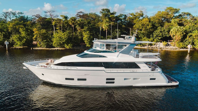 Yacht Charter BELLA SKY