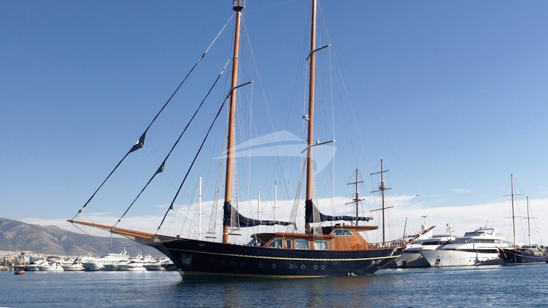 Yacht Charter BLUE DREAM