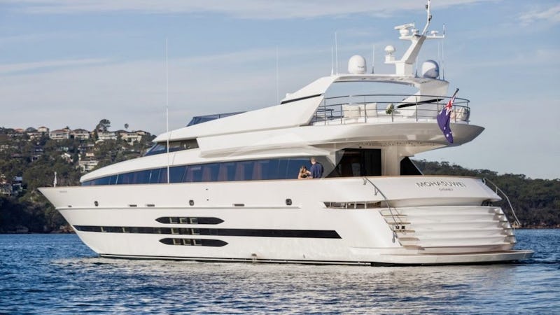 Yacht Charter MOHASUWEI