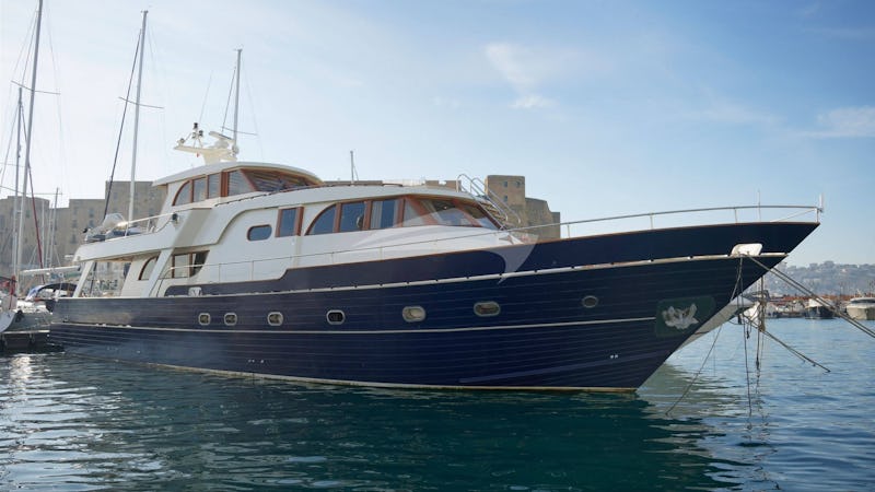 Yacht Charter LADY EUGENIA