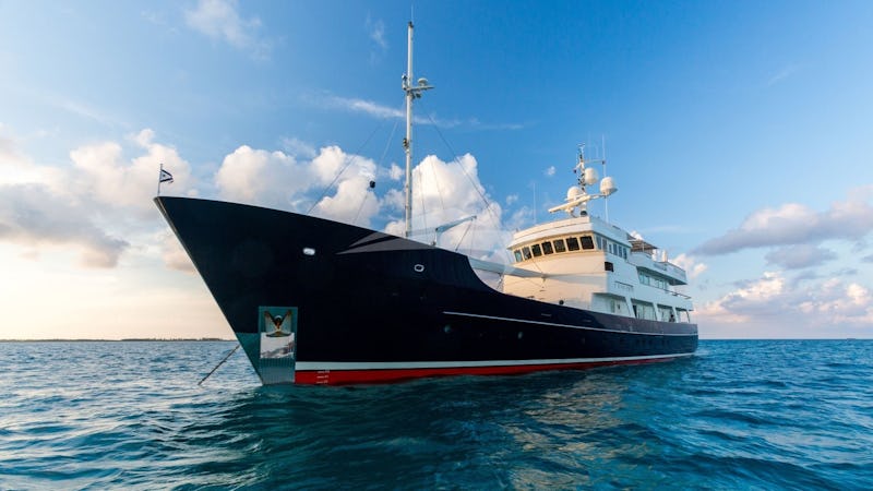 Yacht Charter PIONEER