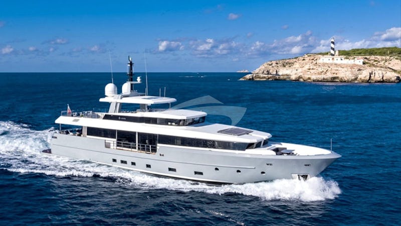 Yacht Charter CINQUANTA