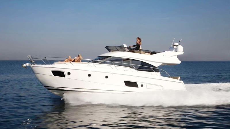 Yacht Charter SEMIRAMIS