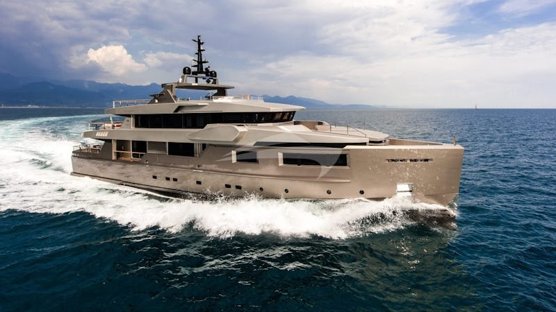 Yacht Charter GIRAUD