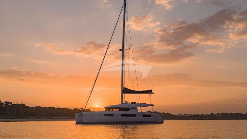 Yacht Charter SEA IO