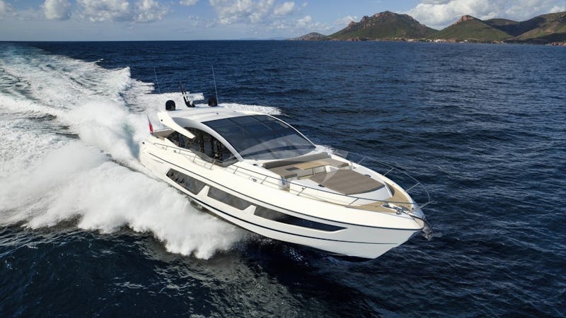Yacht Charter STRATEGIC DREAMS