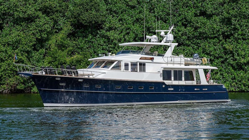 Yacht Charter ELLEON