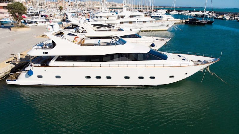 Yacht Charter FIRST LADY