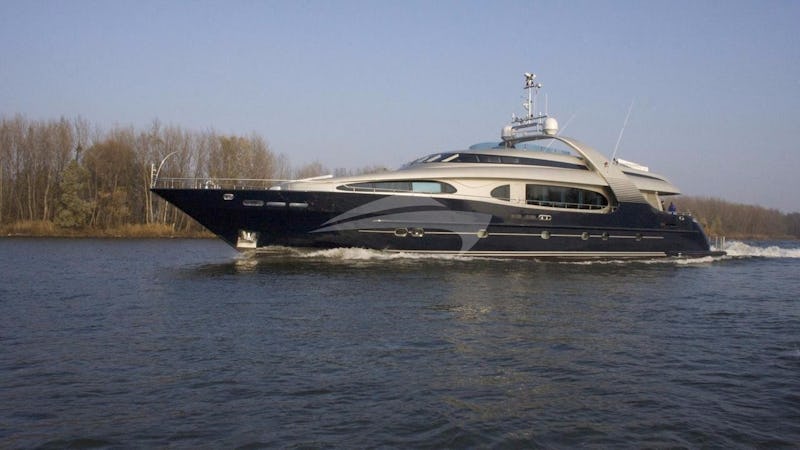 Yacht Charter ONE BLUE