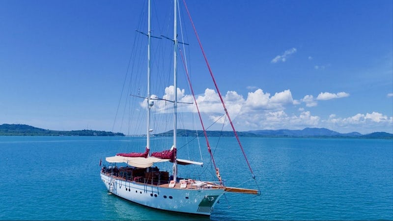 Yacht Charter ORIENT PEARL