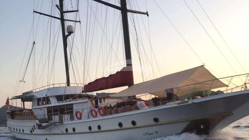 Yacht Charter PAM 2