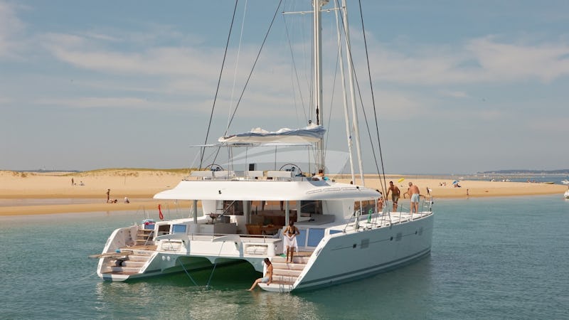 Yacht Charter SHIDA
