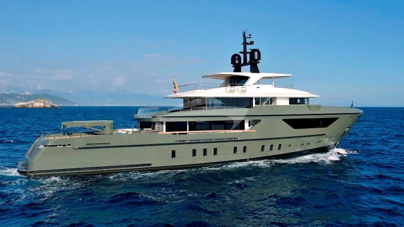 Yacht Charter MOKA