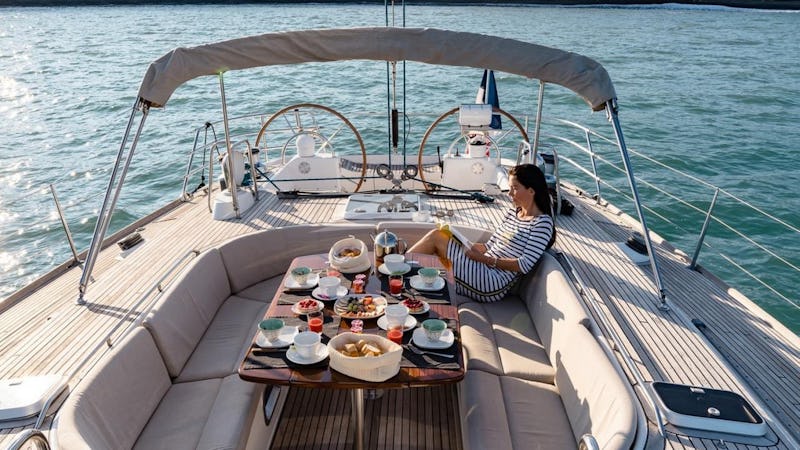 Yacht Charter VAINATO