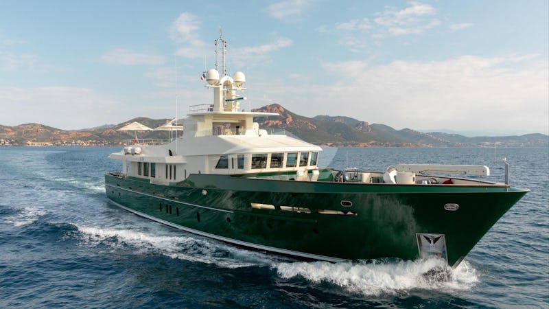 Yacht Charter W EXPLORER