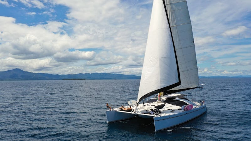Yacht Charter LOLALITA