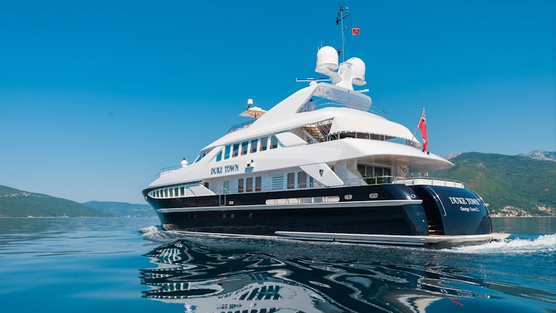 Yacht Charter DUKE TOWN