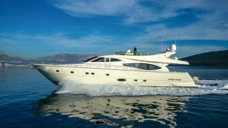 Yacht Charter GRIFO