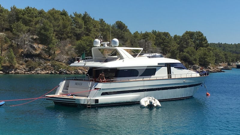 Yacht Charter MEGALIA