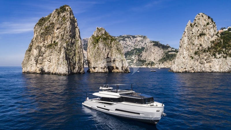 Yacht Charter MINI K