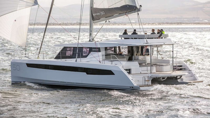 Yacht Charter MOON BLOSSOM