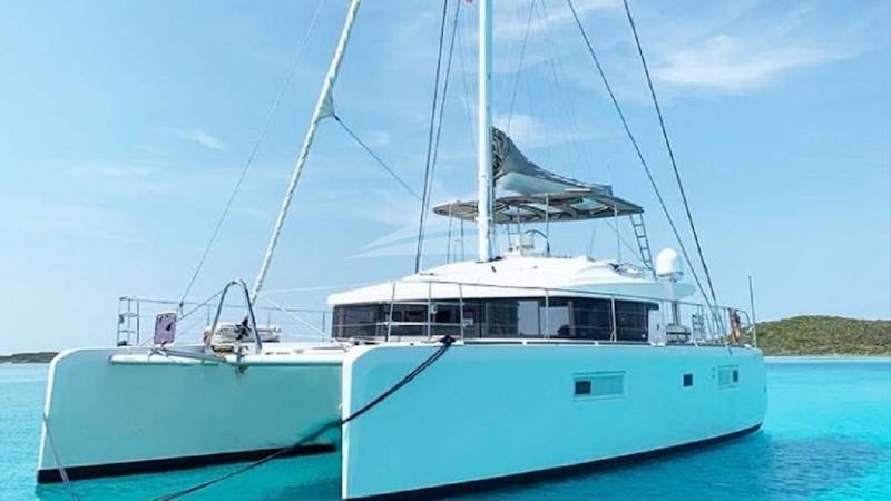 Yacht Charter YOLO II