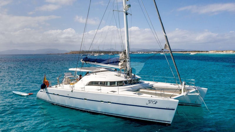 Yacht Charter JOVA