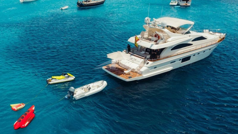 Yacht Charter MAYTE 4