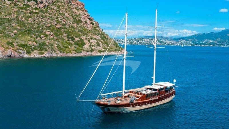 Yacht Charter LET'S DANCE