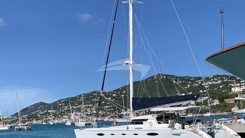 Yacht Charter VIVO