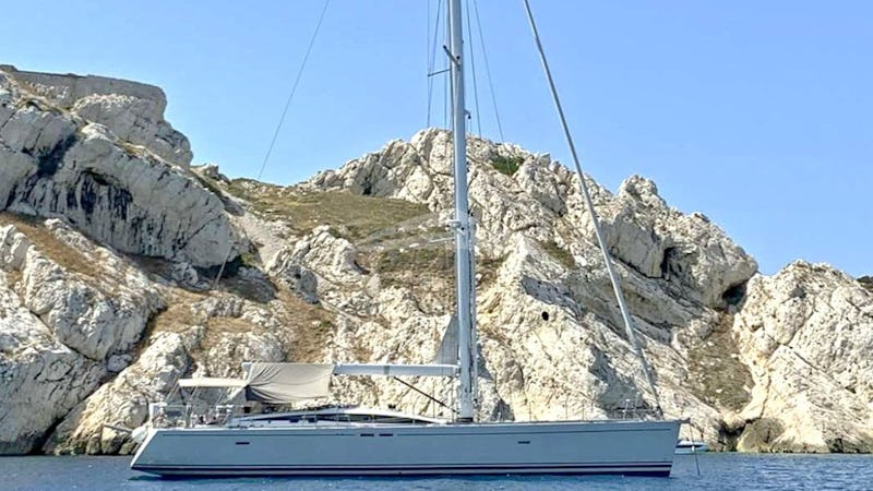 Yacht Charter SUNBIRD