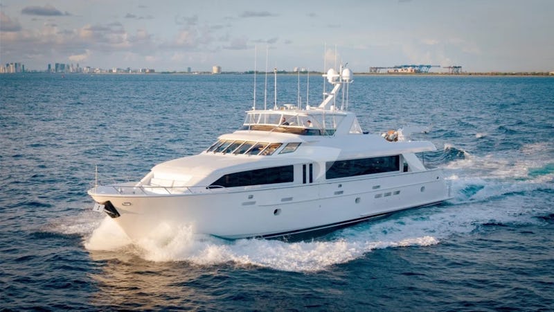 Yacht Charter MAGNUM RIDE