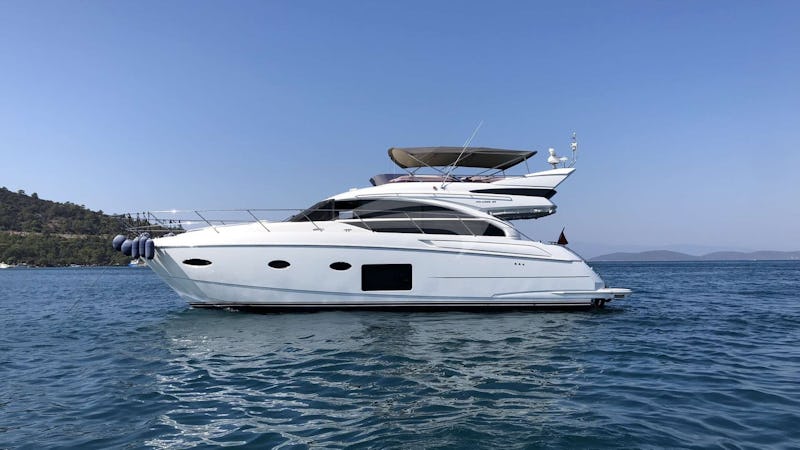 Yacht Charter MIRACLE